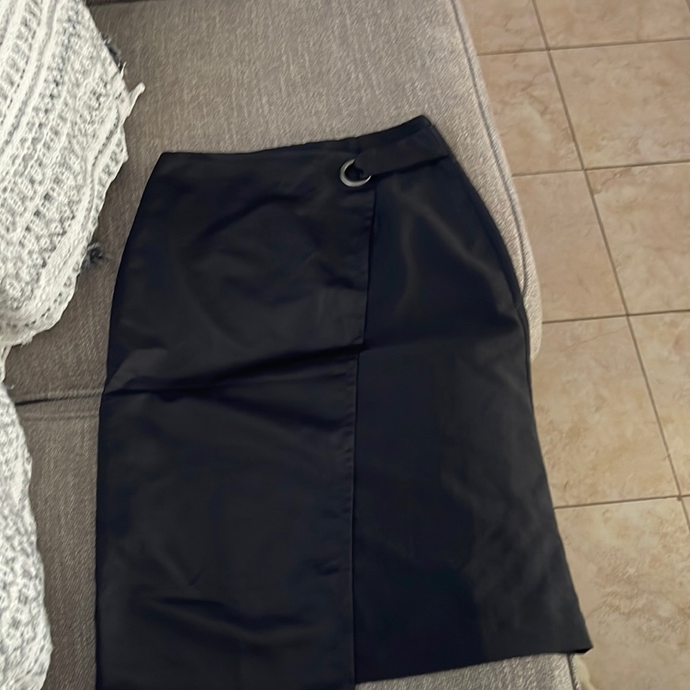 Womens midi black skirt size medium